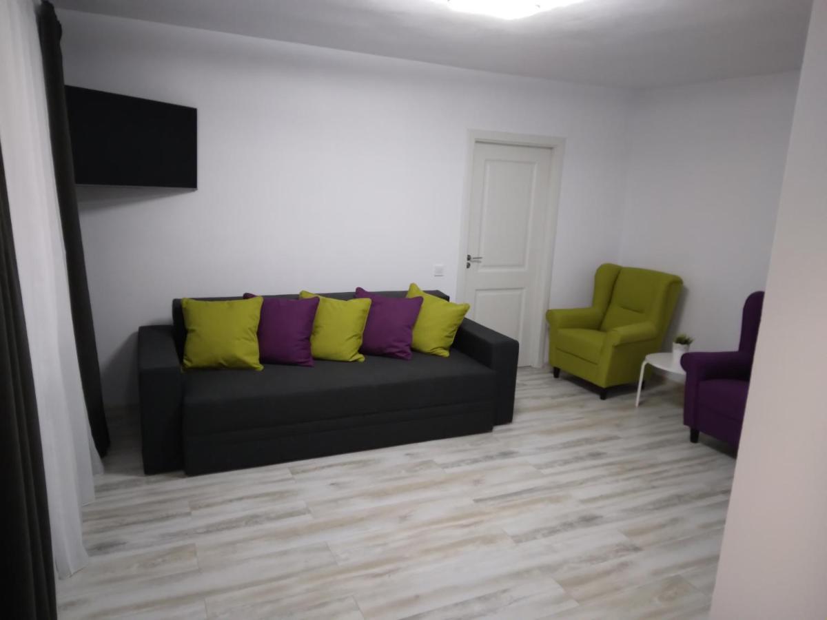 Luxury Apartament Curtea De Arges Bagian luar foto