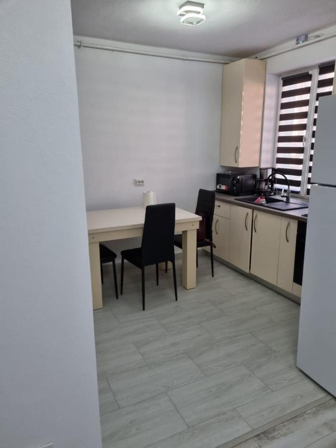 Luxury Apartament Curtea De Arges Bagian luar foto